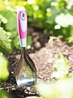 Dirty Little Digger™ -Optimal Garden Care 8594982 9961 tif